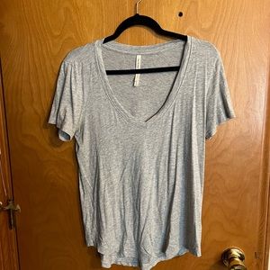 Aritzia Babaton v-neck tee